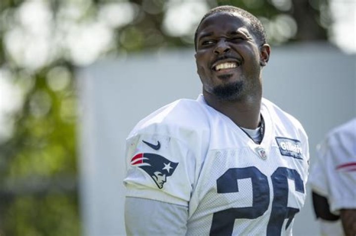 5 NFL players who unexpectedly retired under 30