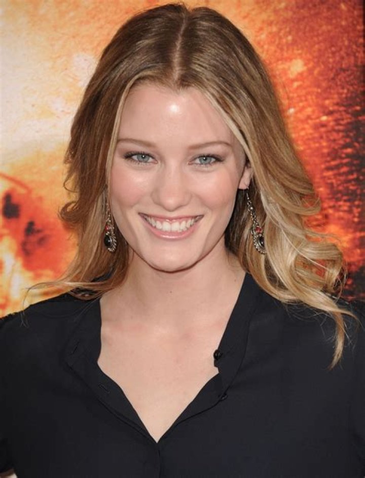 A Comprehensive Look at Ashley Hinshaw: Rising Actress in Hollywood