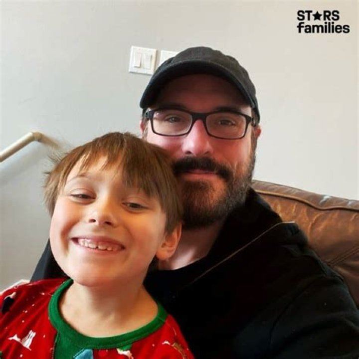 Benjamin Burnley: Exploring His Wife and Family Life