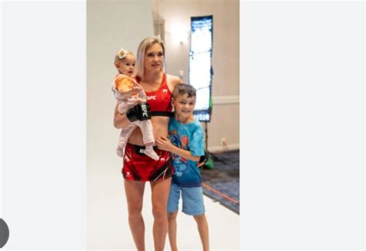 Does Holly Holm have kids?