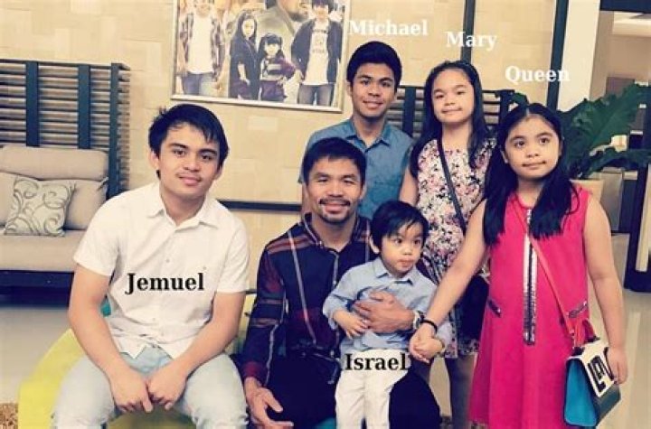 Manny Pacquiao and his supportive family: wife and children |