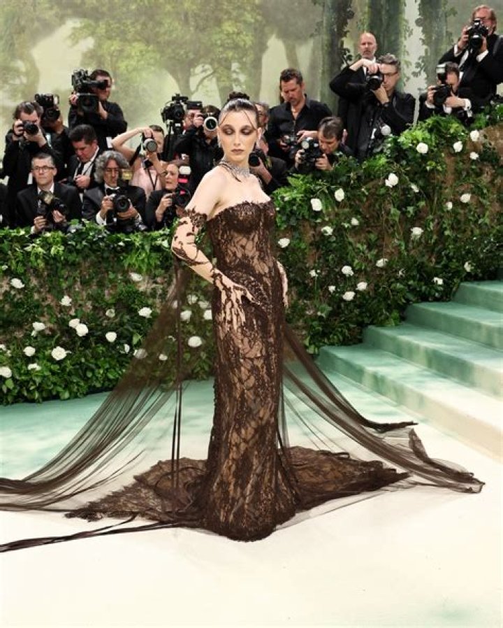 Met Gala Emma Chamberlain: A Deep Dive into Style and Influence