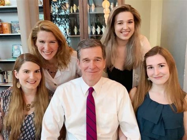 Robert Thorne Biography, Age, Height, Wife, Net Worth, Family