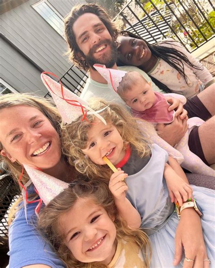 Thomas Rhett Biography - Facts, Childhood, Family Life & Achievements