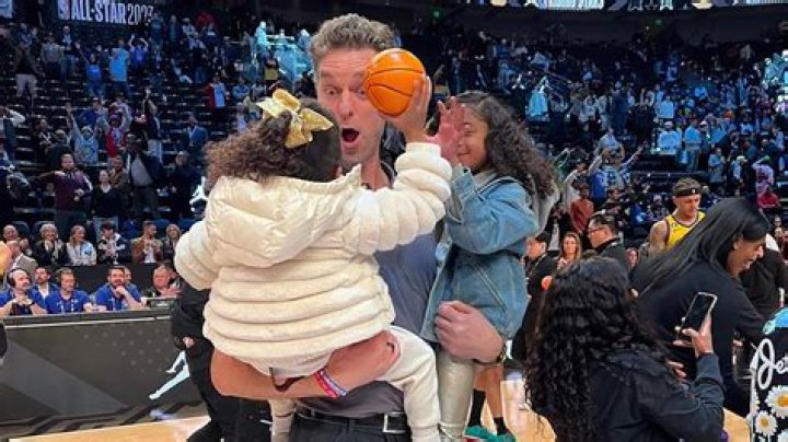 Who Are Agust Gasol and Marisa Sez?